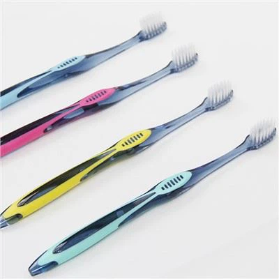 نرم برسٹلز کے ساتھ کمپیکٹ ٹوتھ برش